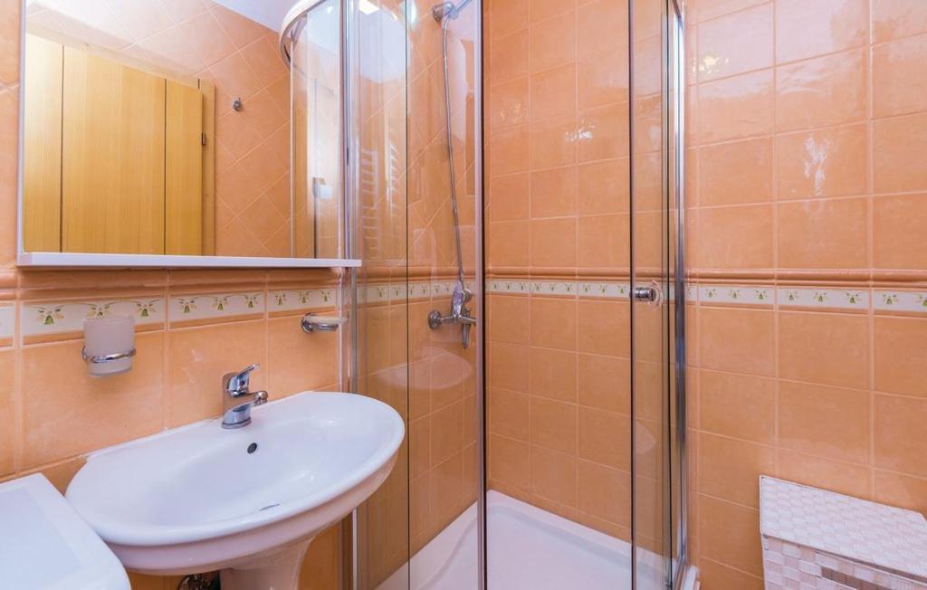 Port Adria Apartments Каменари Екстериор снимка