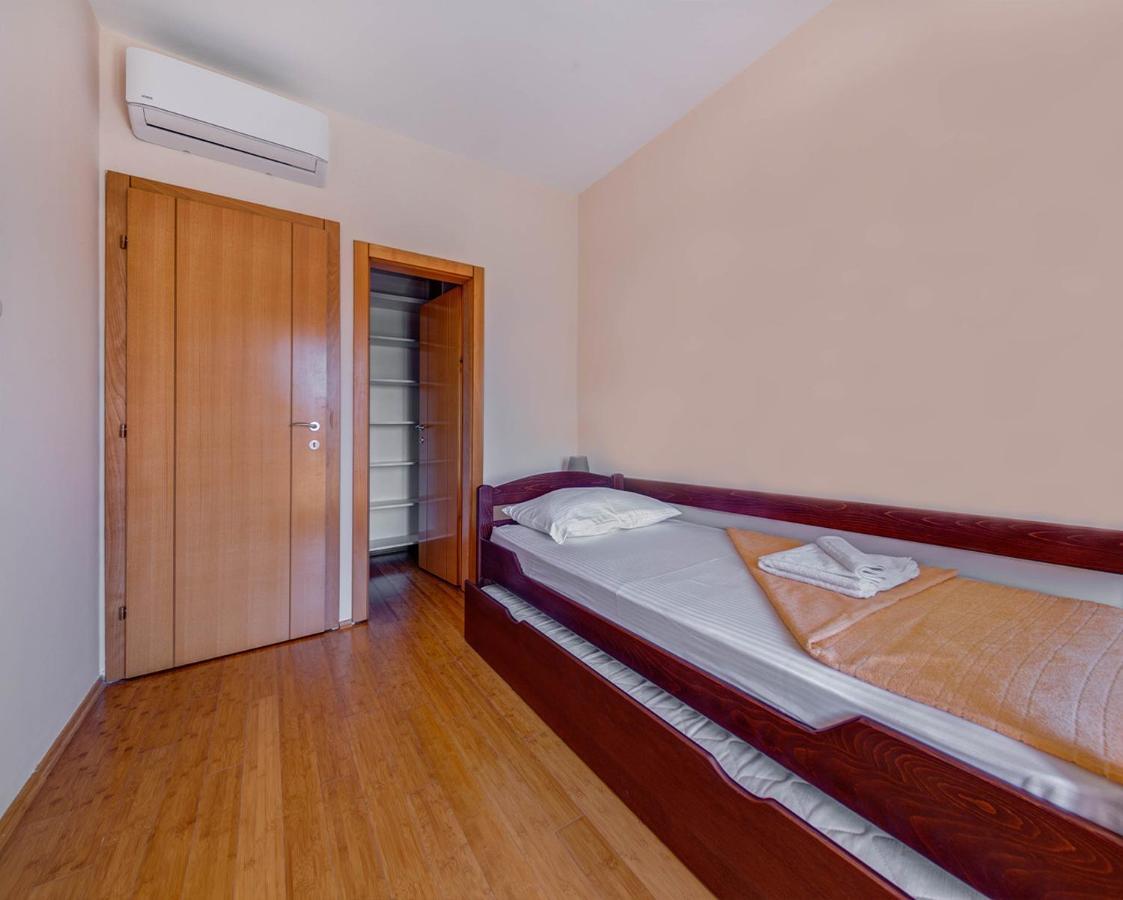 Port Adria Apartments Каменари Екстериор снимка